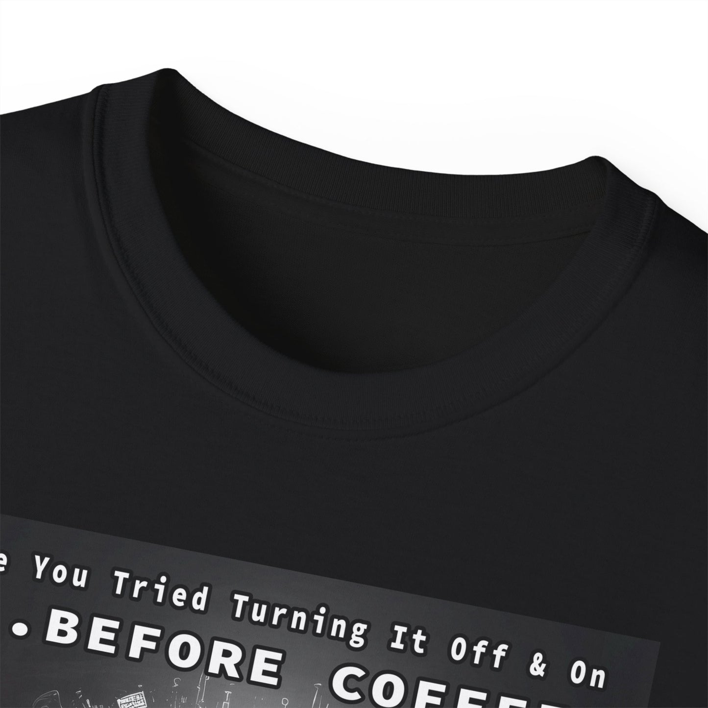 Lustiges Kaffeeliebhaber-T-Shirt – „Haben Sie versucht, es vor dem Kaffee aus- und wieder einzuschalten?“ Unisex