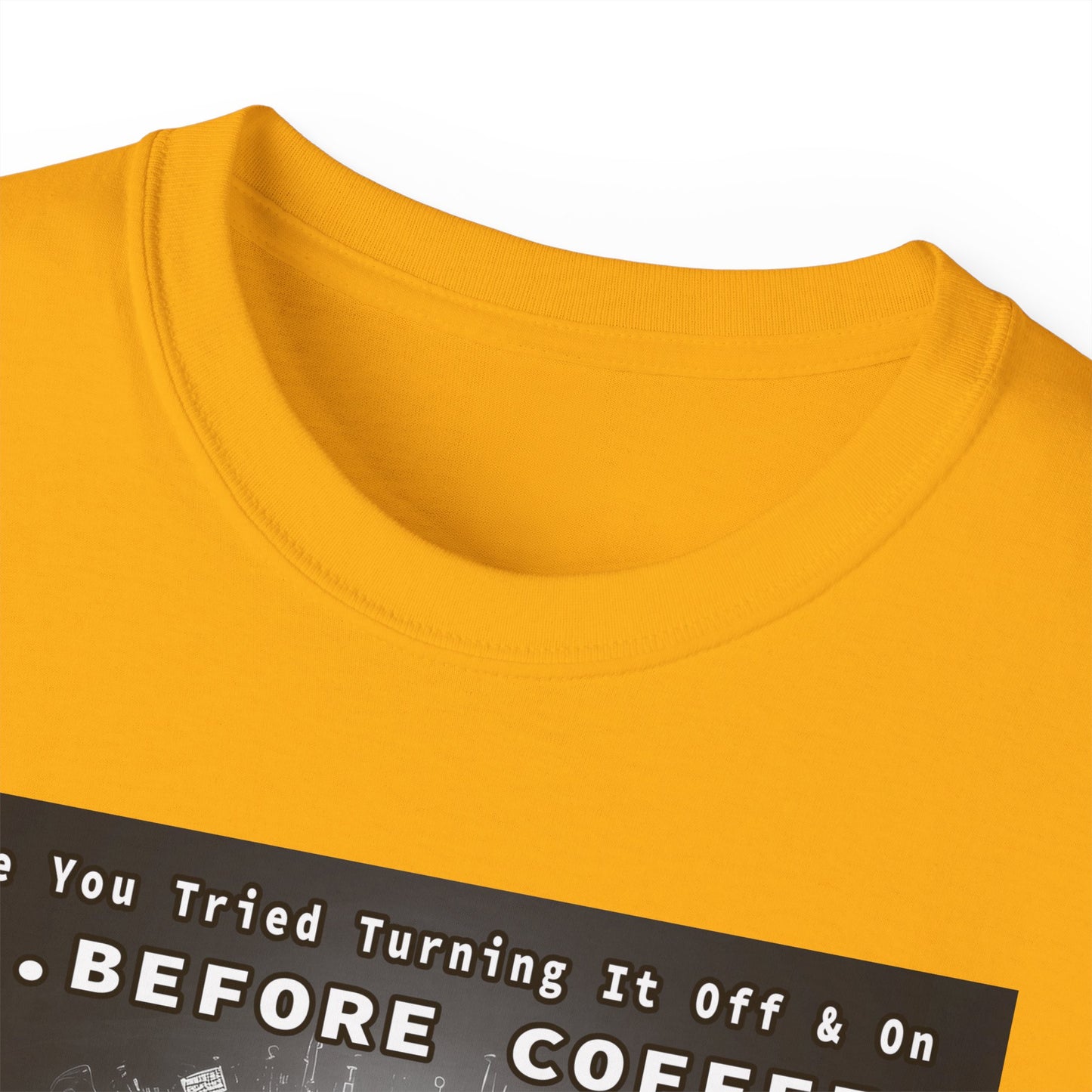 Lustiges Kaffeeliebhaber-T-Shirt – „Haben Sie versucht, es vor dem Kaffee aus- und wieder einzuschalten?“ Unisex