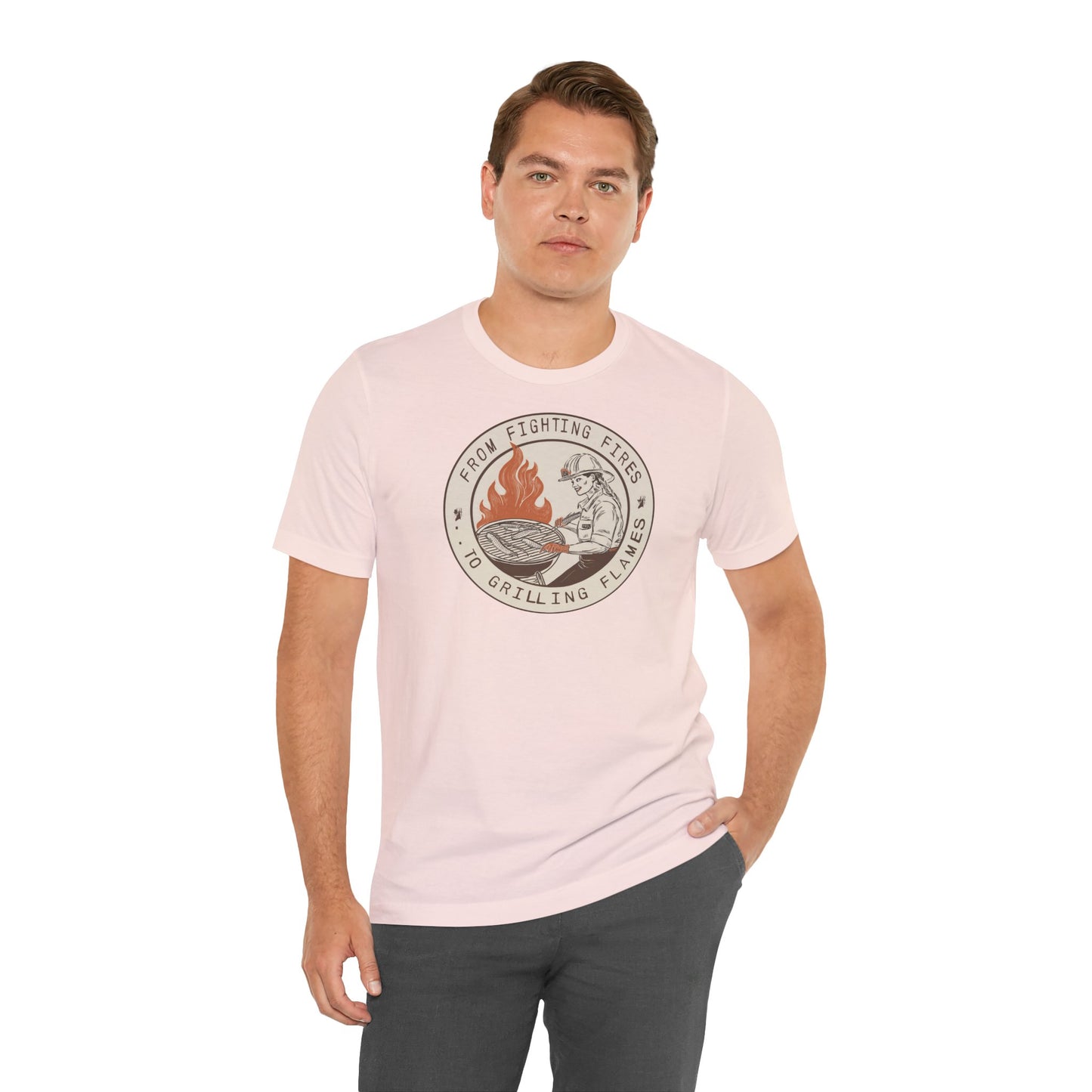 T-shirt à manches courtes Firefighter Grilling – De la lutte contre les incendies aux flammes des grillades