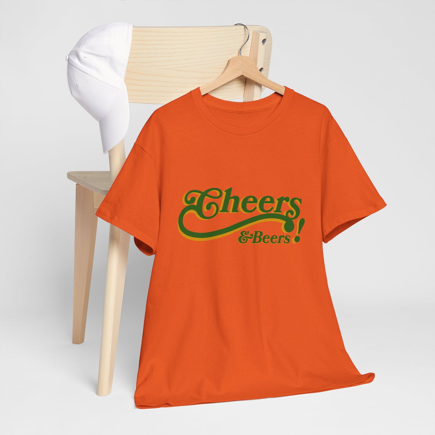 Cheers & Beers Unisex-T-Shirt aus schwerer Baumwolle – Perfekt für Feiern und zwanglose Ausflüge