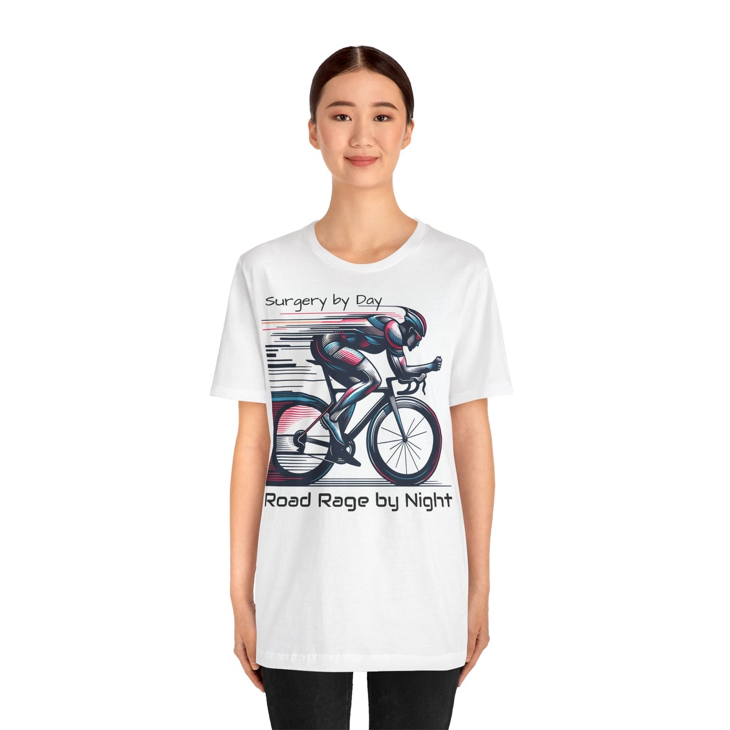 T-Shirt für Radsportbegeisterte – ,Chirurgie bei Tag, Aggression im Straßenverkehr bei Nacht‘, Unisex