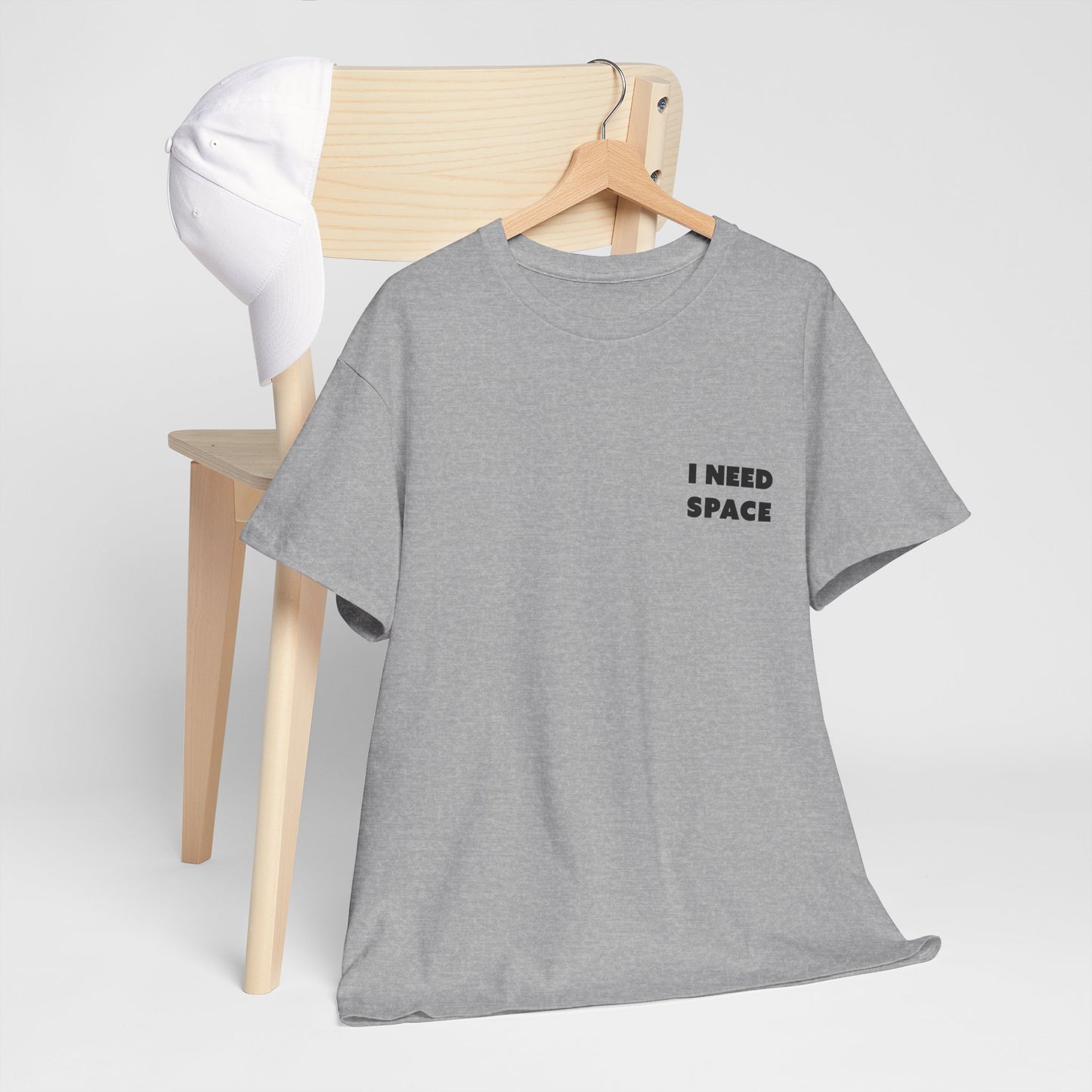 I Need Space Unisex-T-Shirt aus schwerer Baumwolle – lässiges T-Shirt mit Grafik für den Alltag