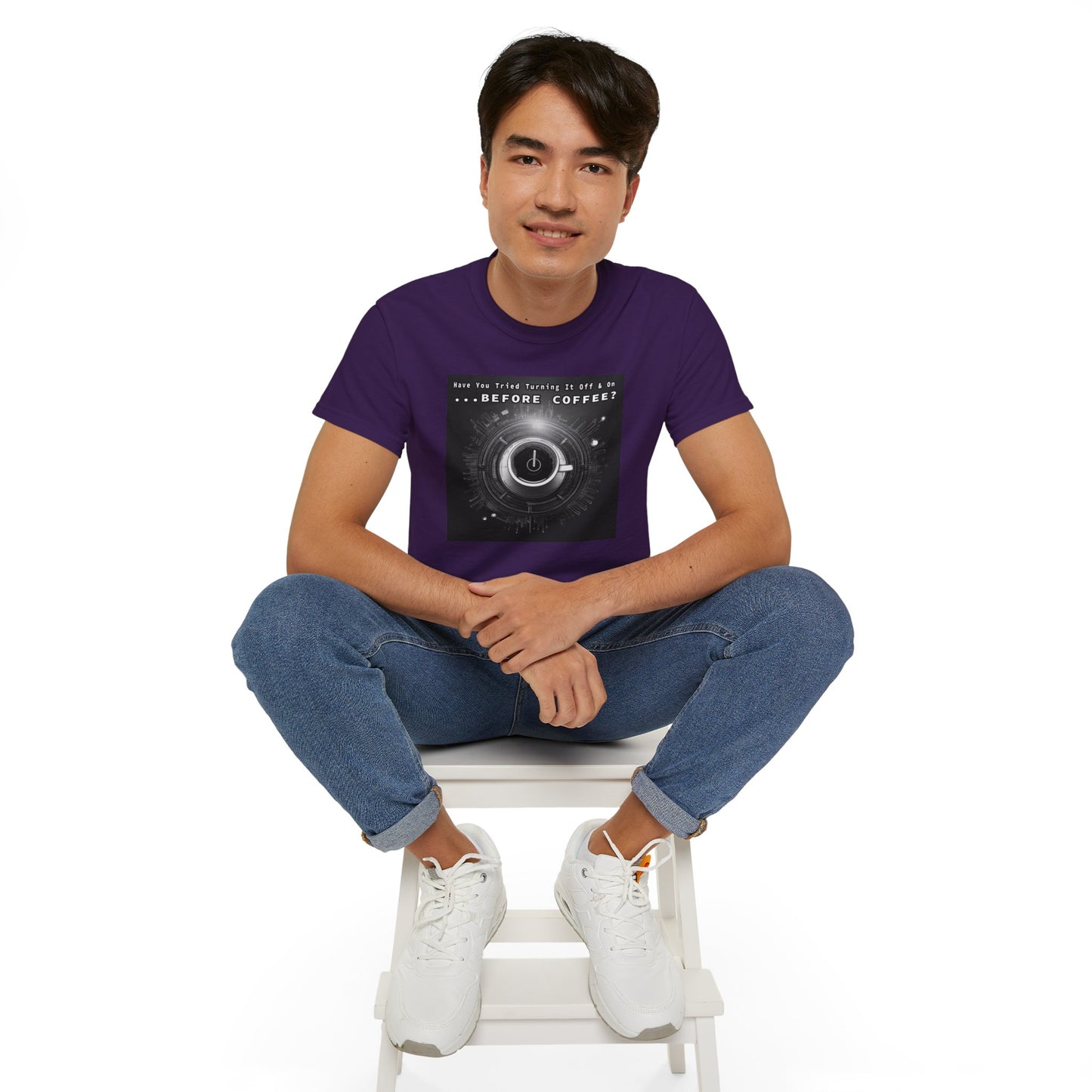Lustiges Kaffeeliebhaber-T-Shirt – „Haben Sie versucht, es vor dem Kaffee aus- und wieder einzuschalten?“ Unisex