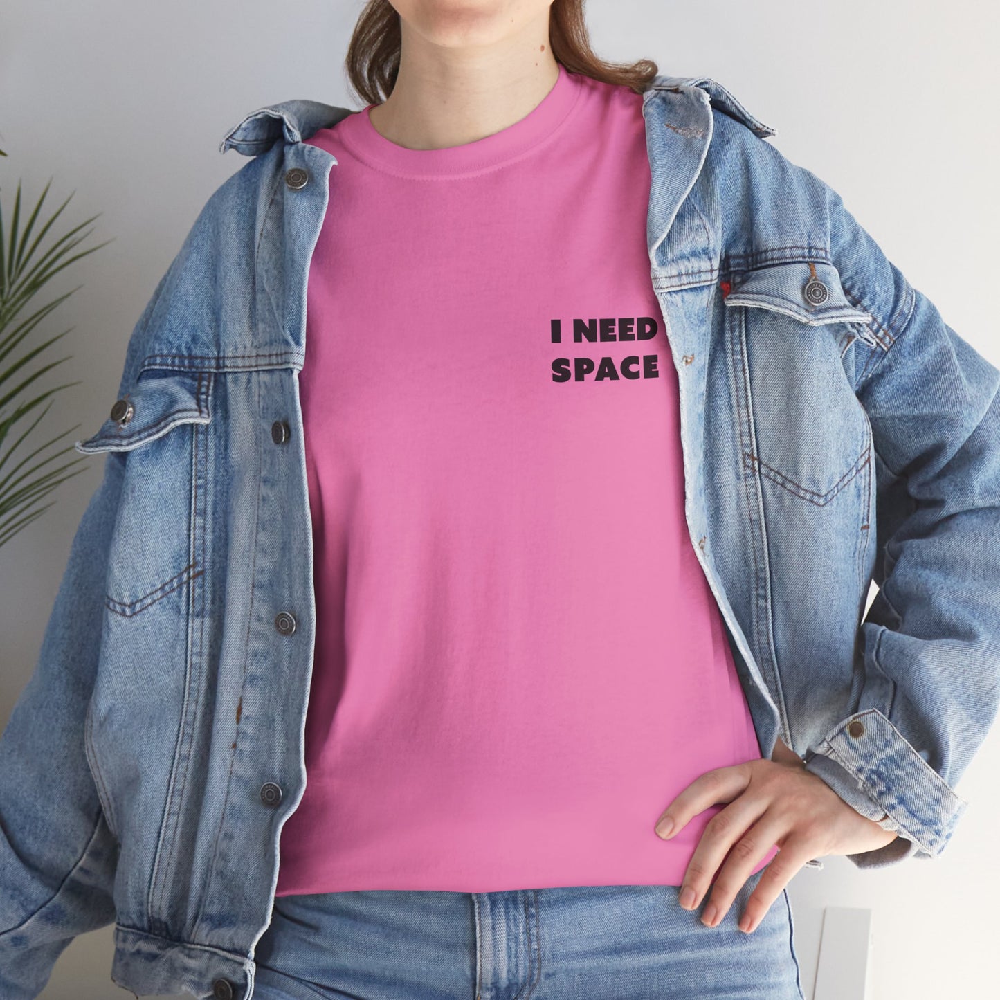 I Need Space Unisex-T-Shirt aus schwerer Baumwolle – lässiges T-Shirt mit Grafik für den Alltag