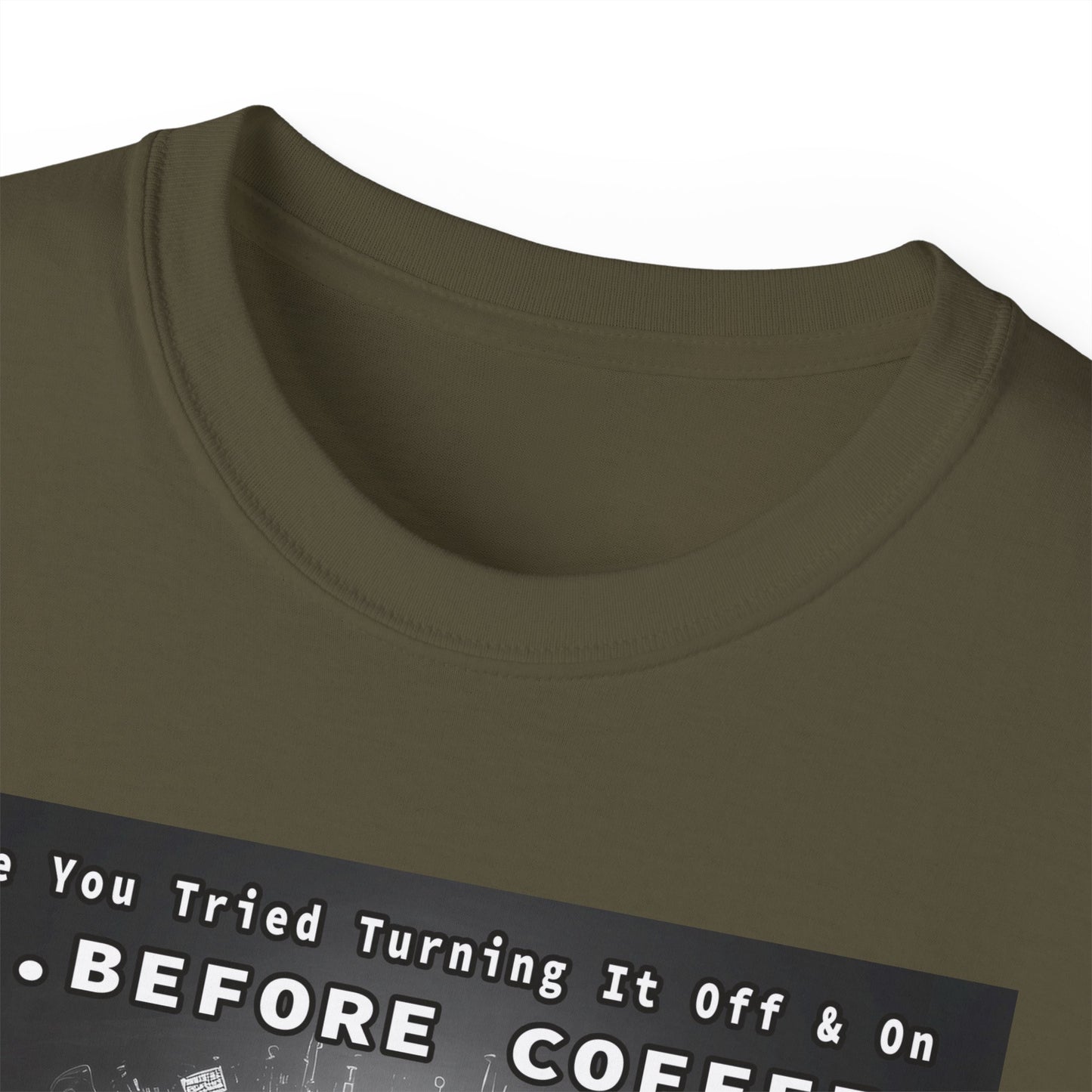 Lustiges Kaffeeliebhaber-T-Shirt – „Haben Sie versucht, es vor dem Kaffee aus- und wieder einzuschalten?“ Unisex