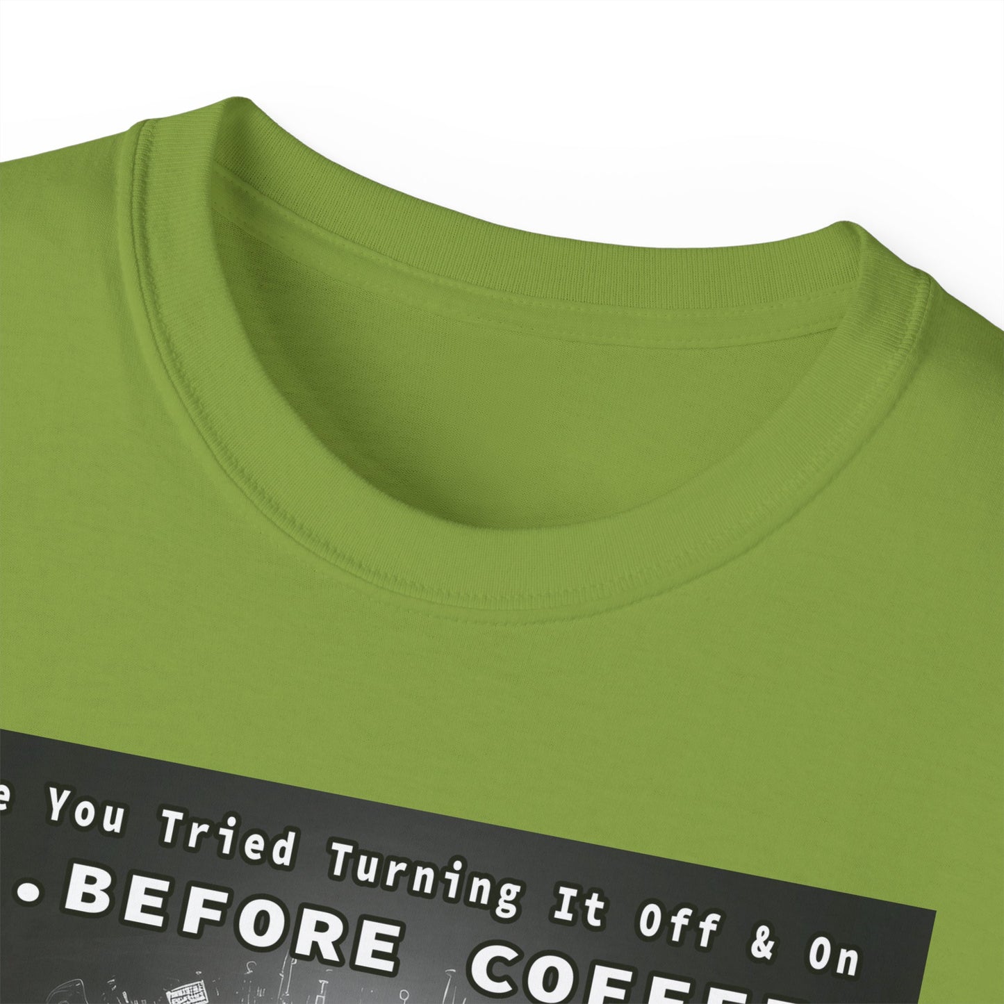 Lustiges Kaffeeliebhaber-T-Shirt – „Haben Sie versucht, es vor dem Kaffee aus- und wieder einzuschalten?“ Unisex